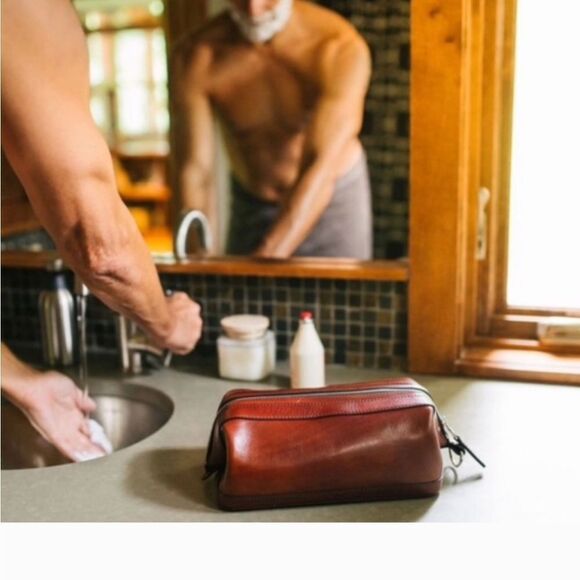 Vintage Bosca Brown Toiletry Bag with Genuine Leather and Zipper Closure - Picture 15 of 16